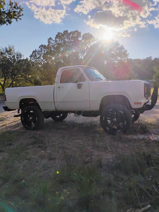 Dodge-ram-1977-white-2