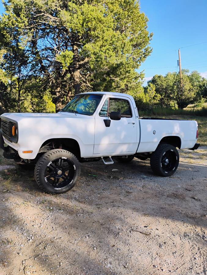 Dodge-ram-1977-white