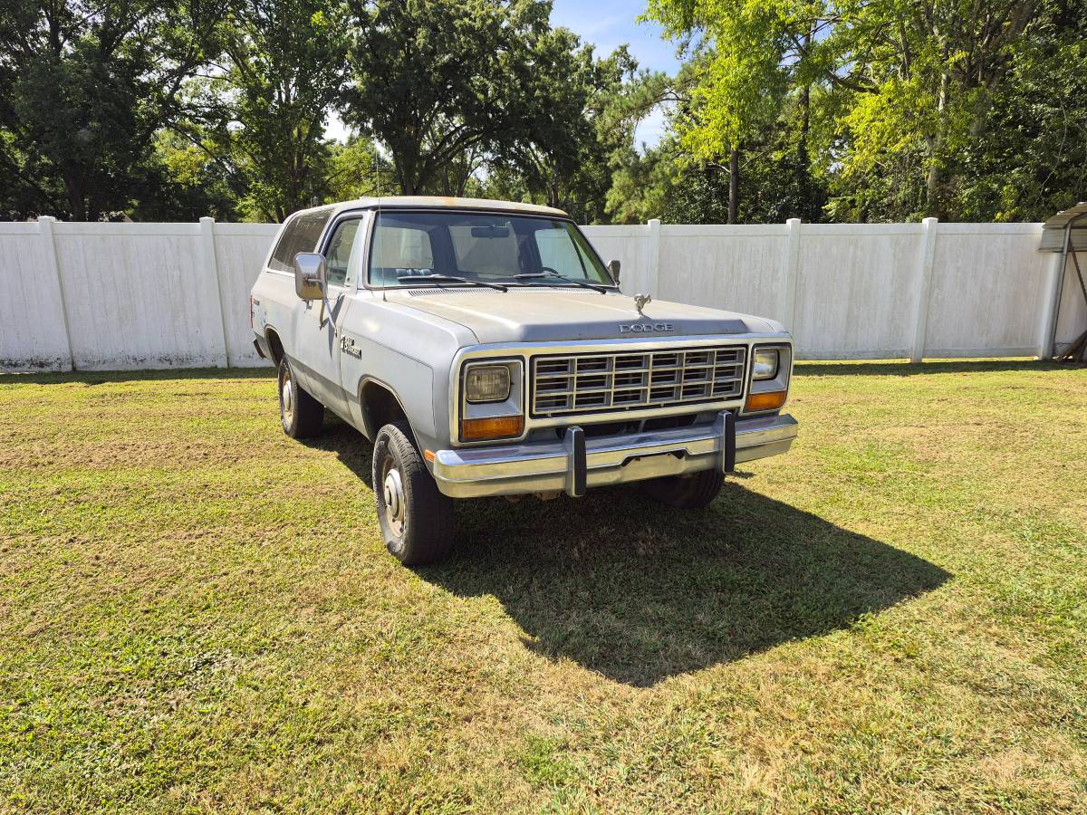 Dodge-ram-1985-grey-1