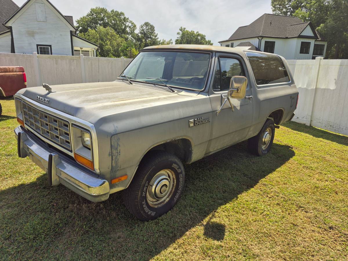 Dodge-ram-1985-grey-2