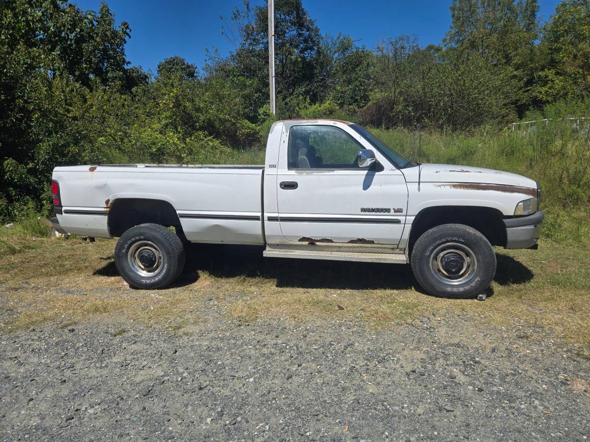 Dodge-ram-2500-1995-white-1