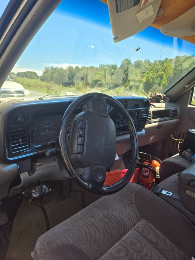 Dodge-ram-2500-1995-white-4