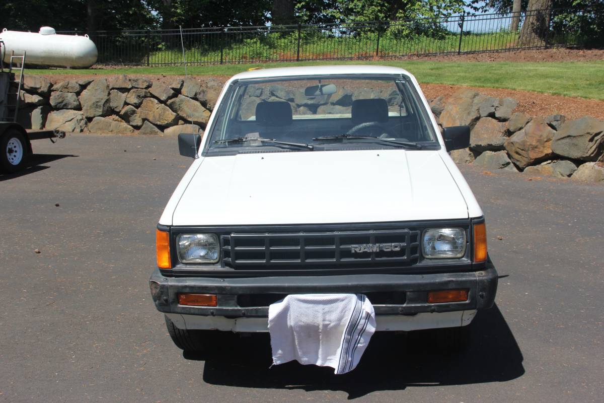 Dodge-ram-50-1991-white-2