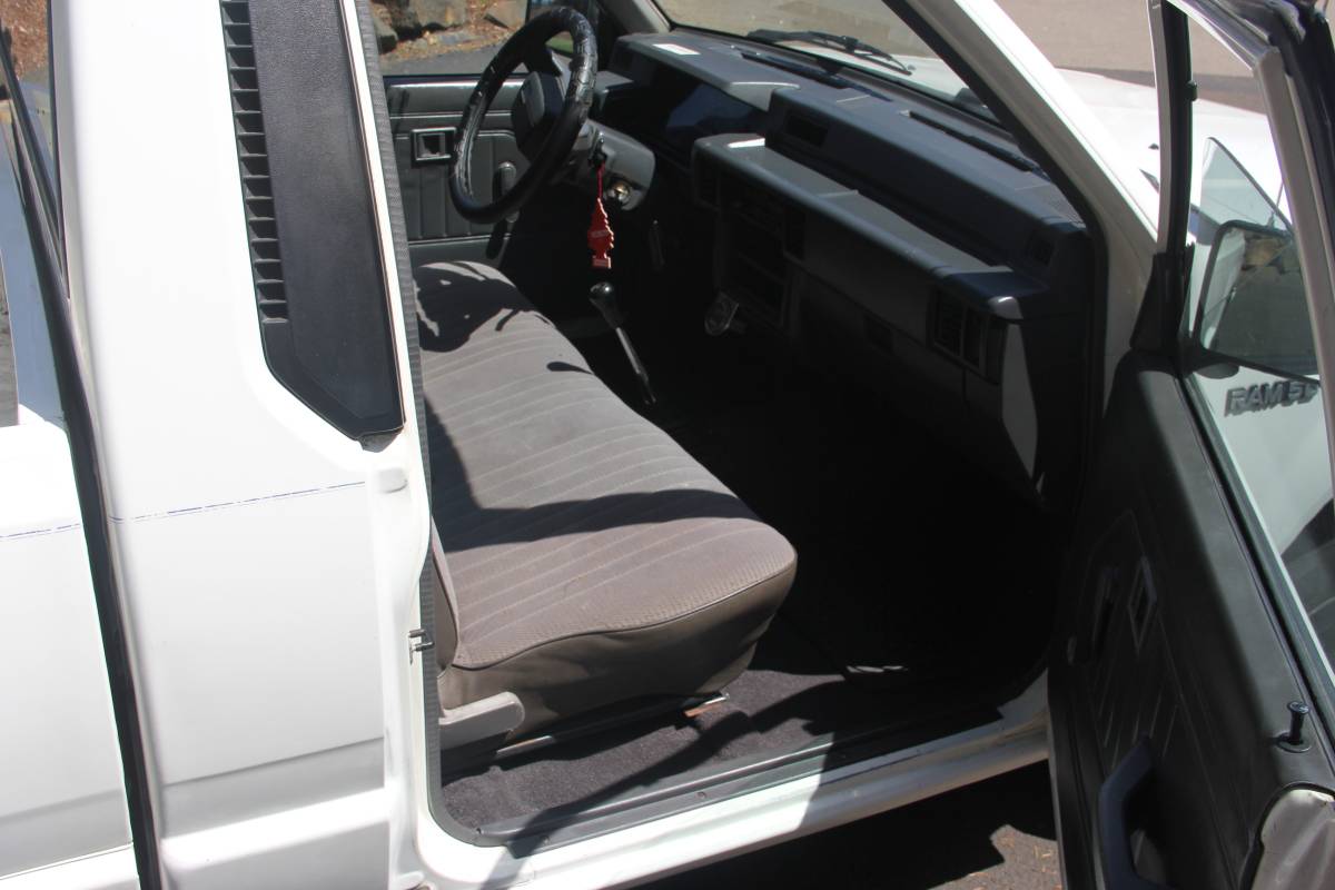 Dodge-ram-50-1991-white-5