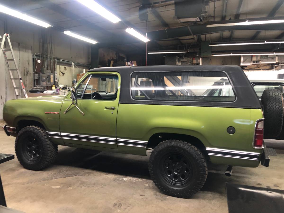 Dodge-ram-charger-1976-green-1