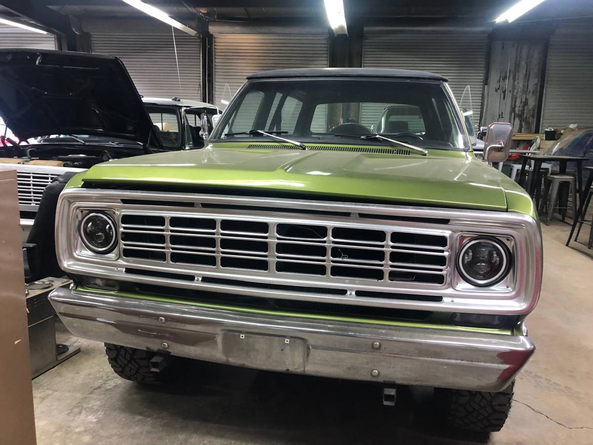 Dodge-ram-charger-1976-green-2