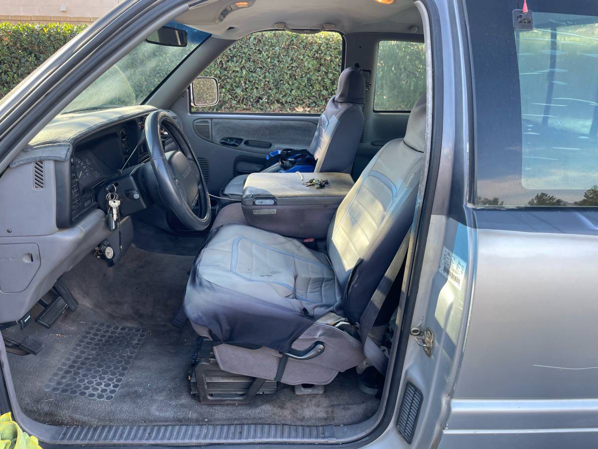 Dodge-ram-truck-diesel-1995-silver-11