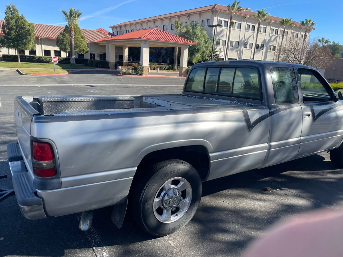 Dodge-ram-truck-diesel-1995-silver-3