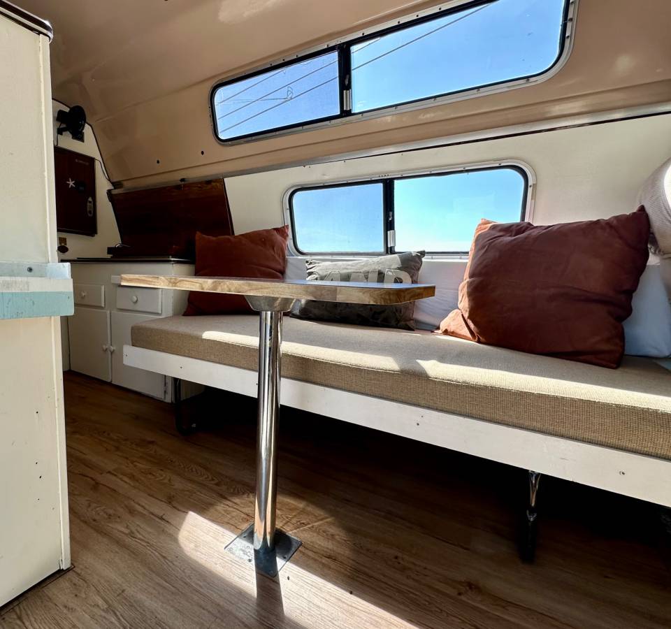 Dodge-ram-van-1986-custom-4
