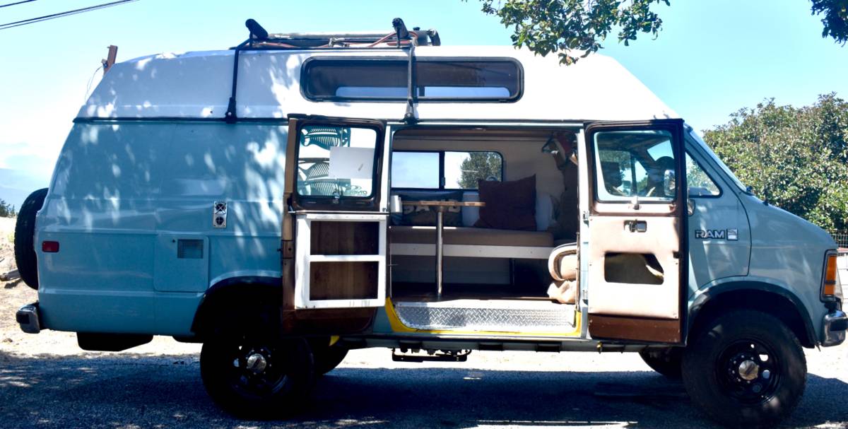 Dodge-ram-van-1986-custom-5