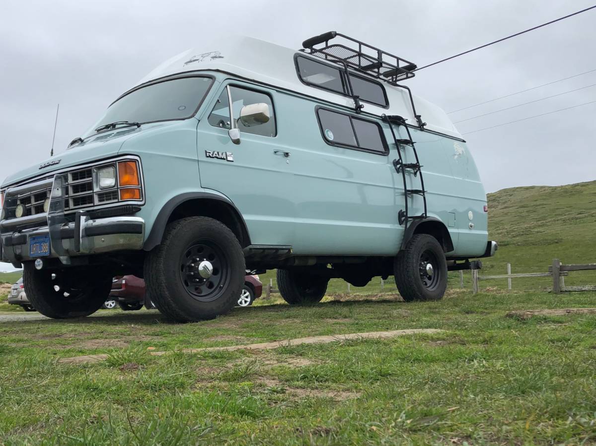 Dodge-ram-van-1986-custom