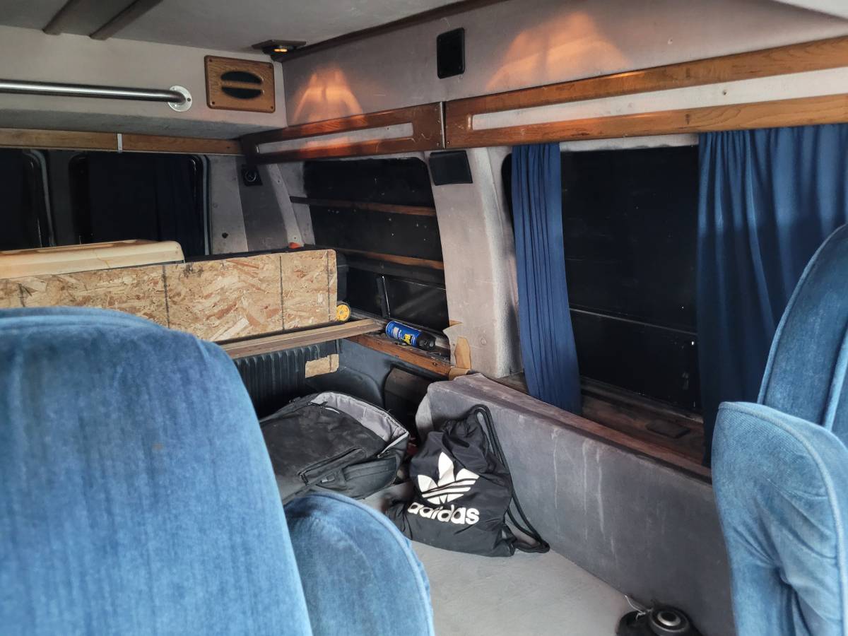 Dodge-ram-van-2500-1995-grey-4