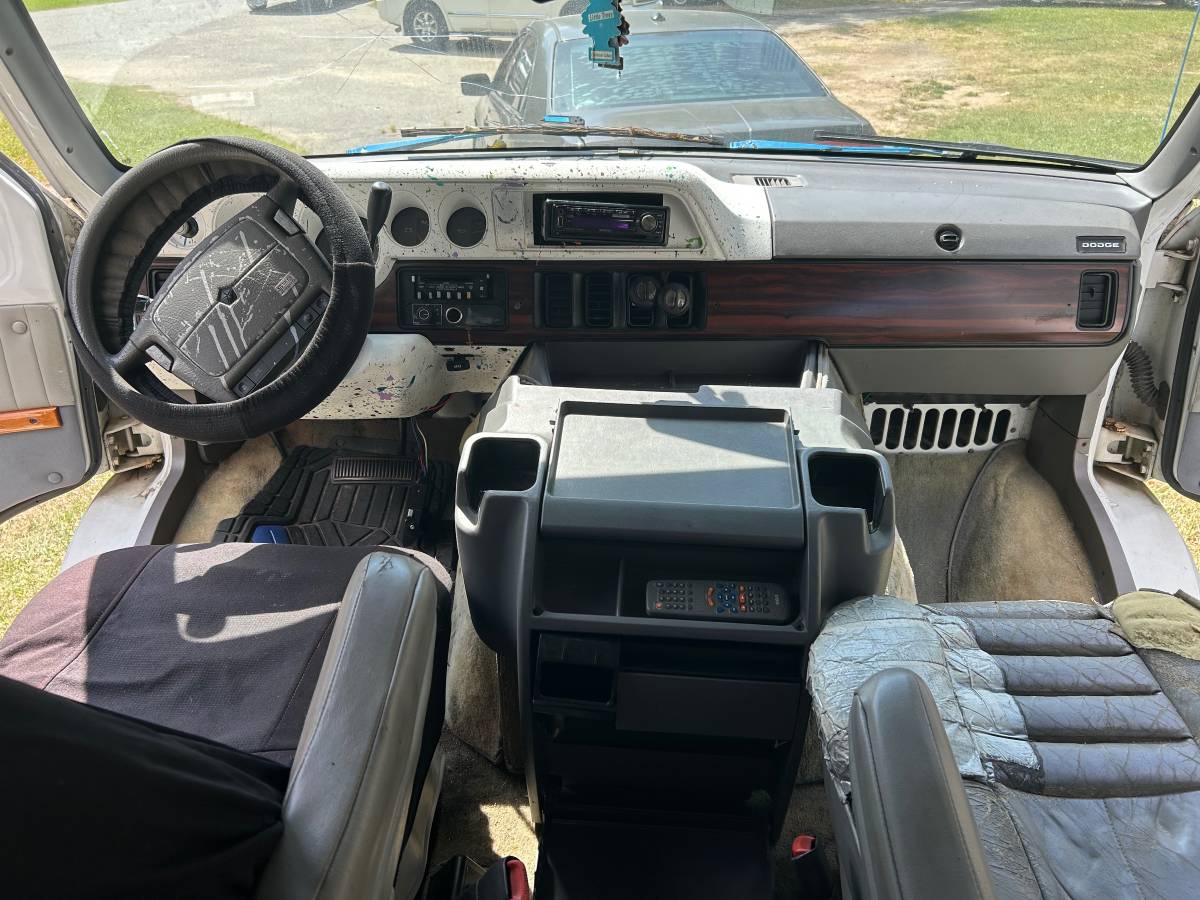 Dodge-ram-van-2500-diesel-1995-white-2