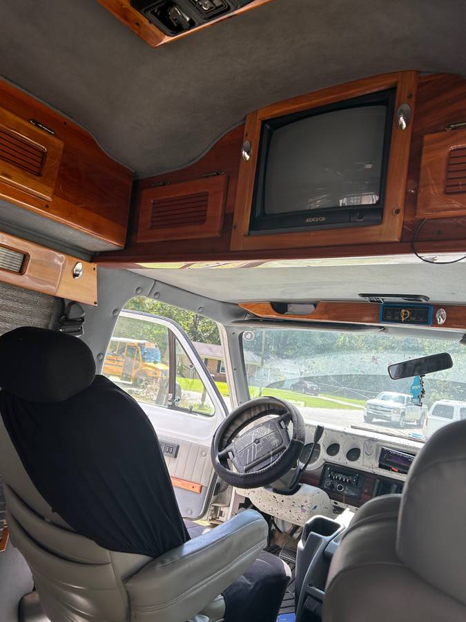 Dodge-ram-van-2500-diesel-1995-white-4