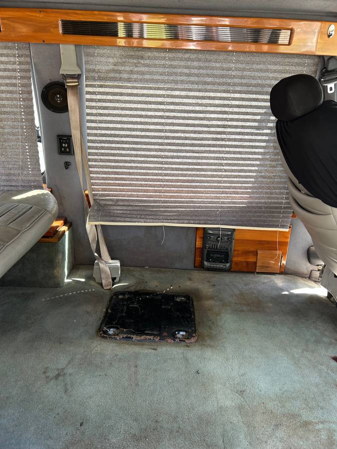 Dodge-ram-van-2500-diesel-1995-white-5