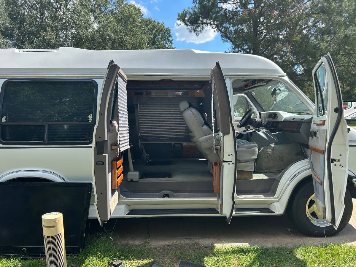 Dodge-ram-van-2500-diesel-1995-white-8