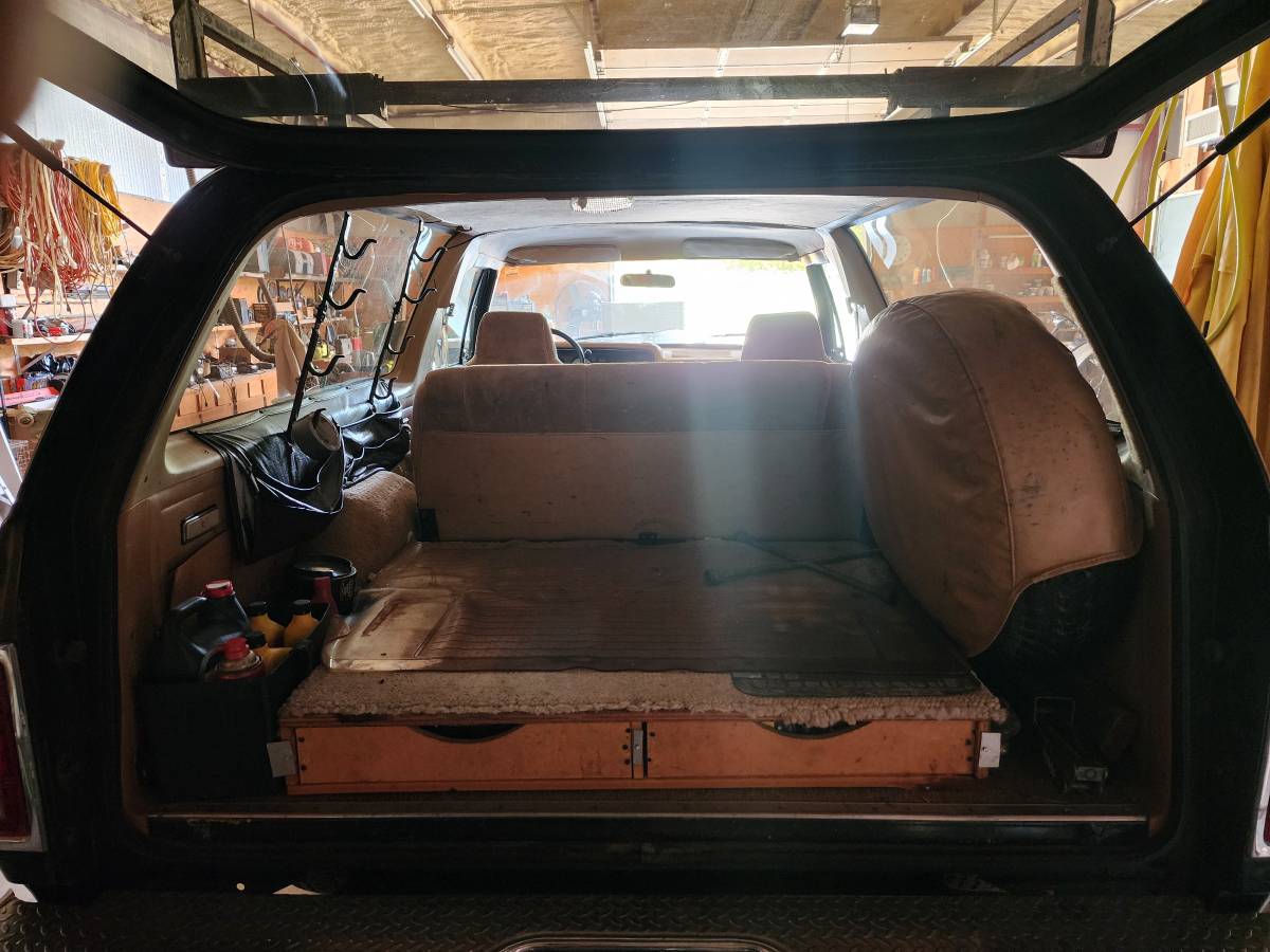 Dodge-ramcharger-12-ton-150-1989-black-10