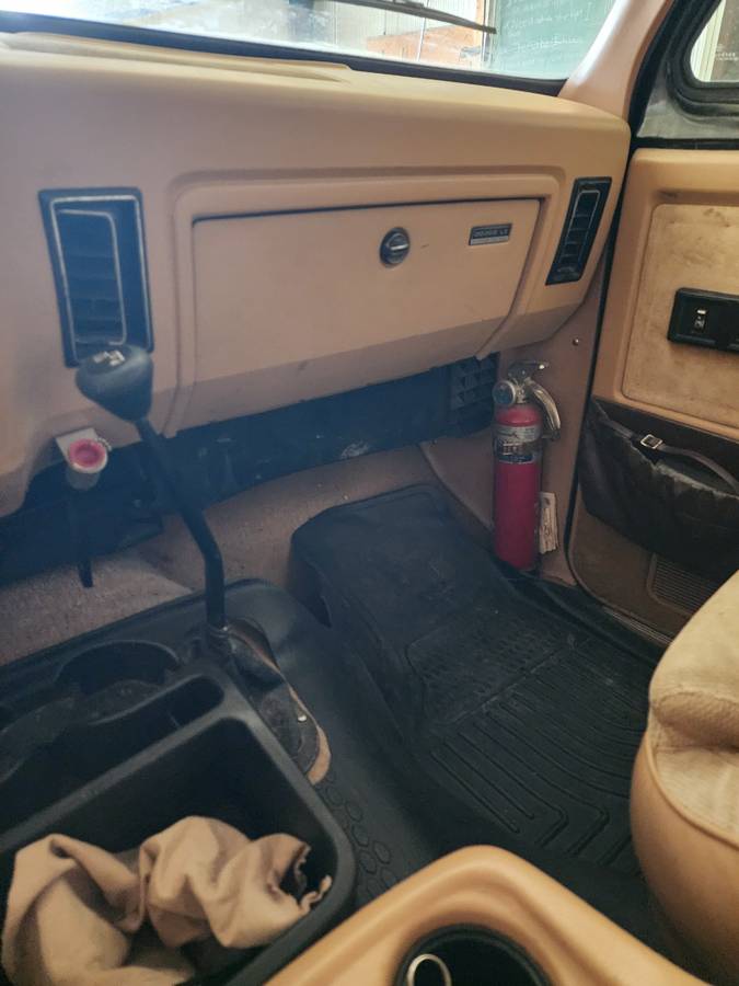 Dodge-ramcharger-12-ton-150-1989-black-2