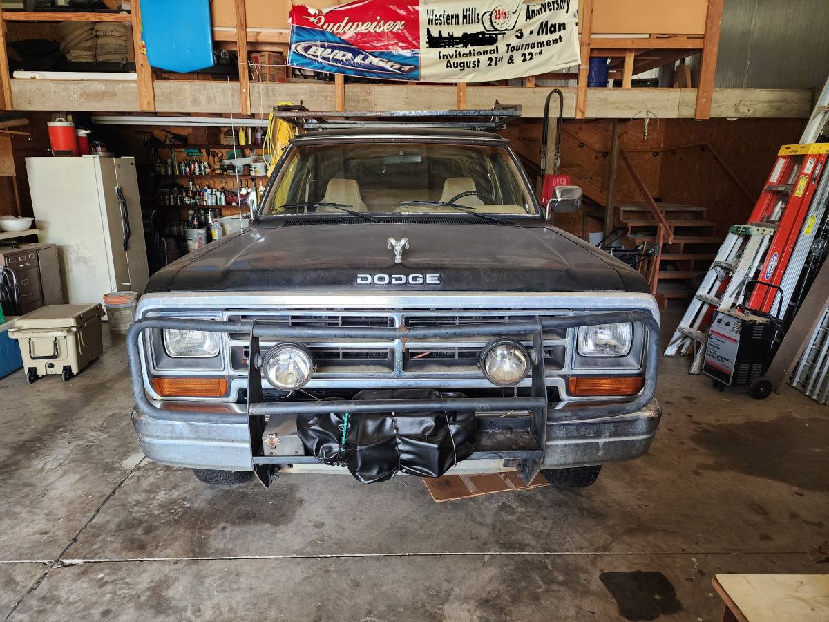 Dodge-ramcharger-12-ton-150-1989-black-3