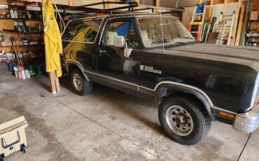Dodge-ramcharger-12-ton-150-1989-black