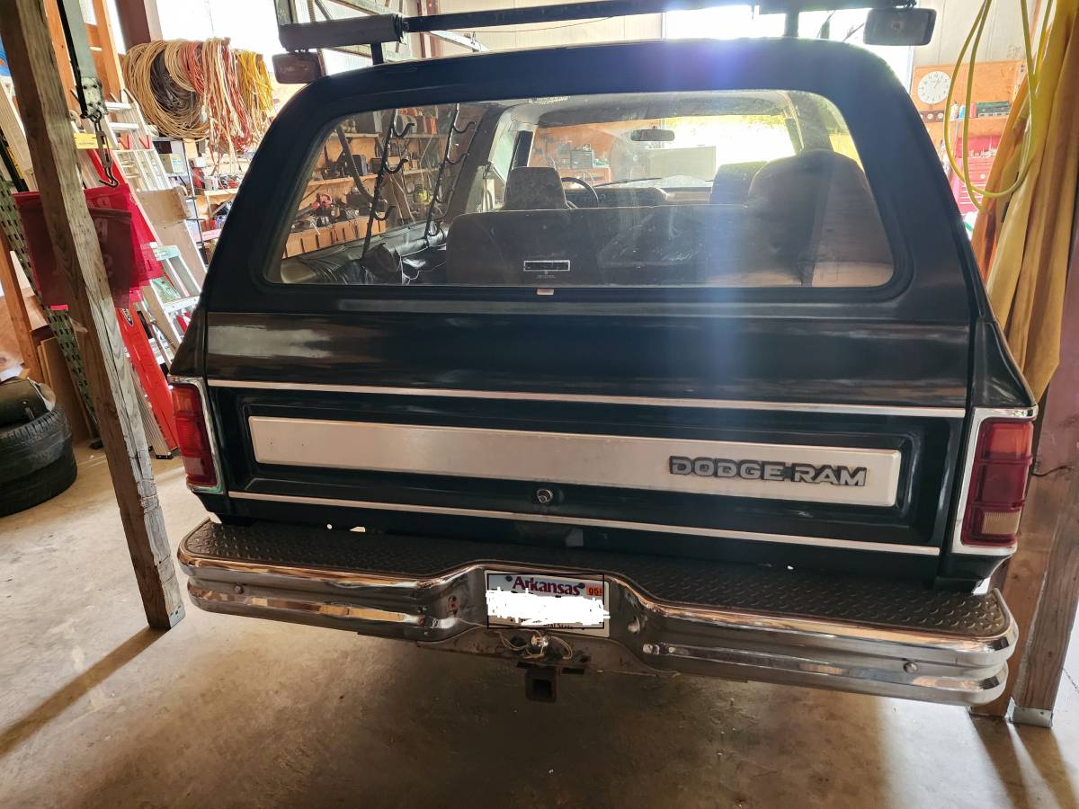 Dodge-ramcharger-12-ton-150-1989-black-4