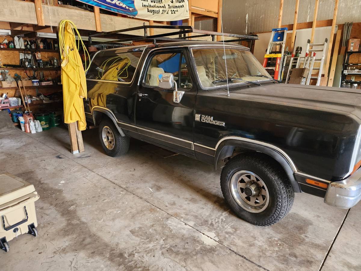 Dodge-ramcharger-12-ton-150-1989-black