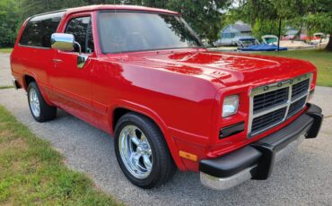 Dodge-ramcharger-1993-red-1