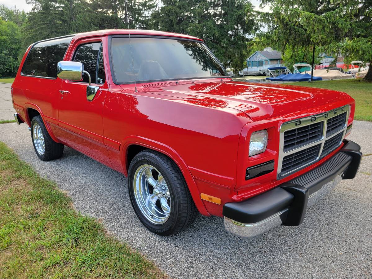 Dodge-ramcharger-1993-red-1