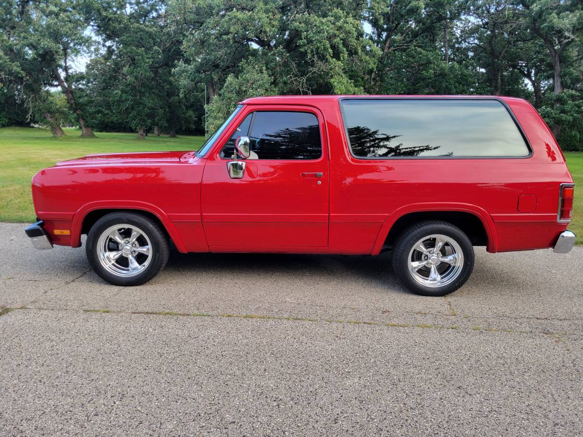 Dodge-ramcharger-1993-red-2