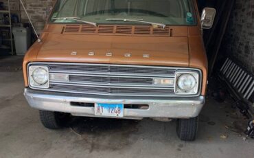 Dodge-sportsman-1975