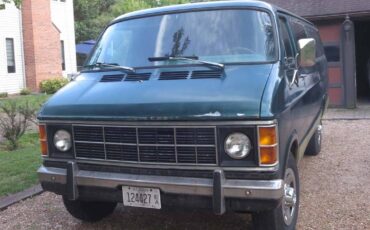Dodge-sportsman-1980-green-1
