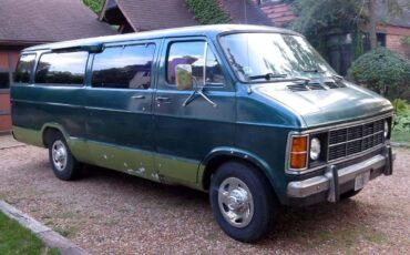 Dodge-sportsman-1980-green-2