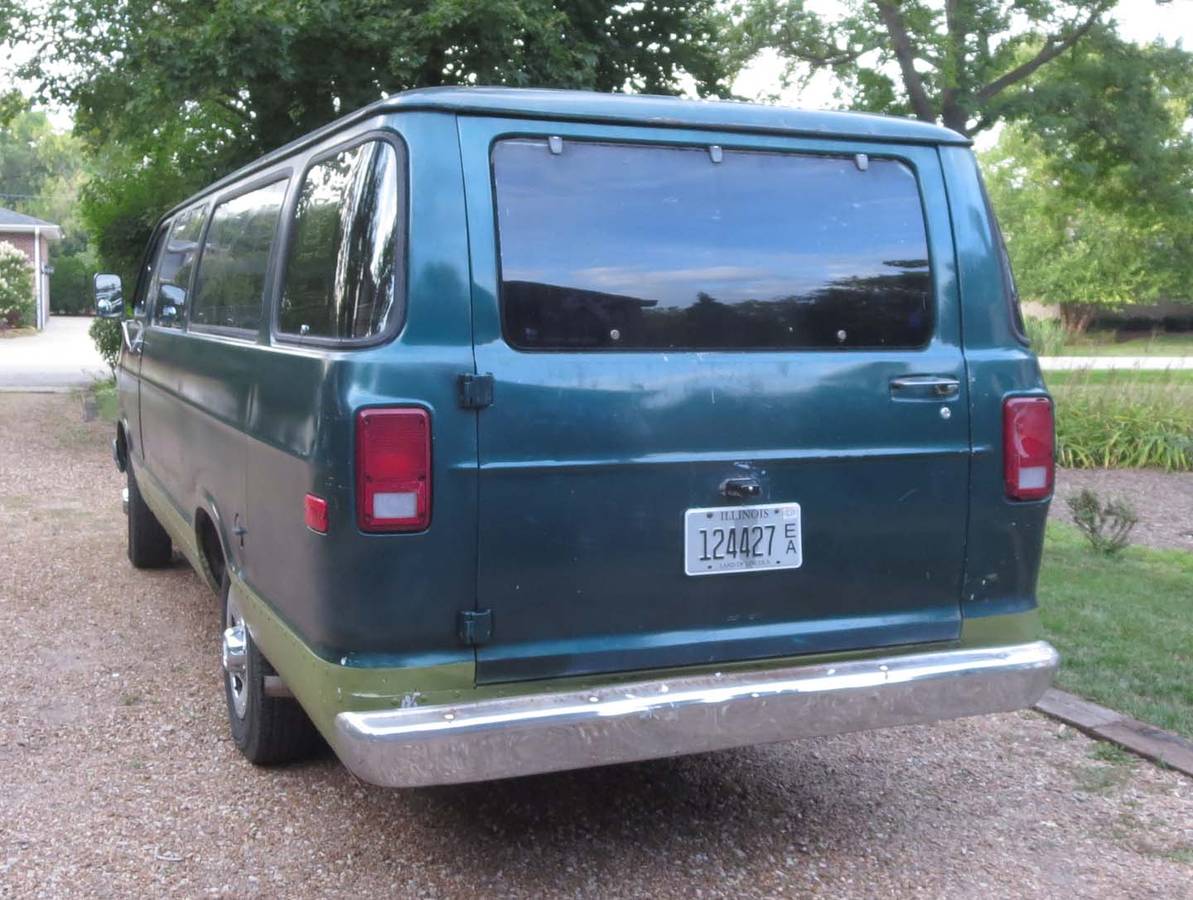 Dodge-sportsman-1980-green-3