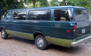 Dodge-sportsman-1980-green