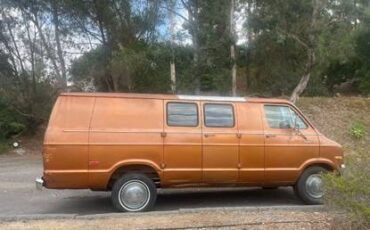 Dodge-tradesman-1977-brown-1