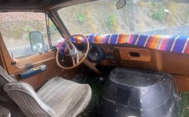 Dodge-tradesman-1977-brown-2