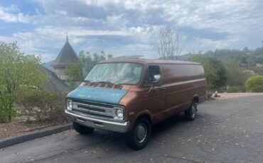 Dodge-tradesman-1977-brown