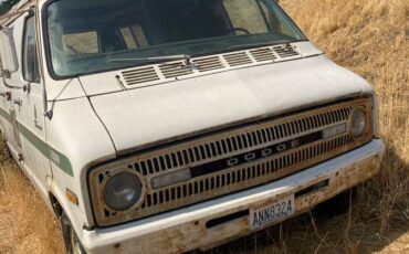 Dodge-tradesman-pop-up-1972-white-3