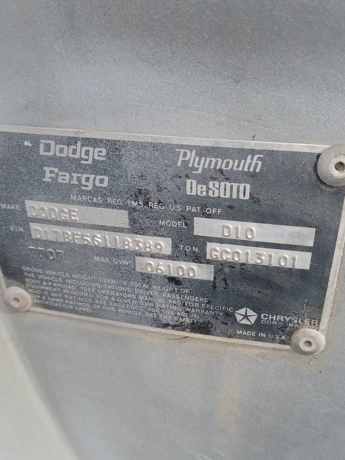 Dodge-truck-1975-grey-2