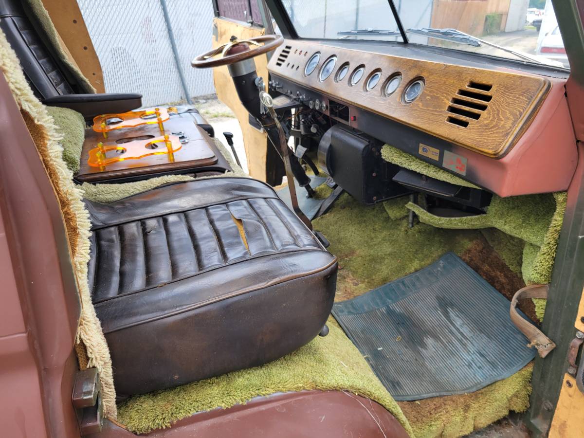 Dodge-van-1967-brown-14