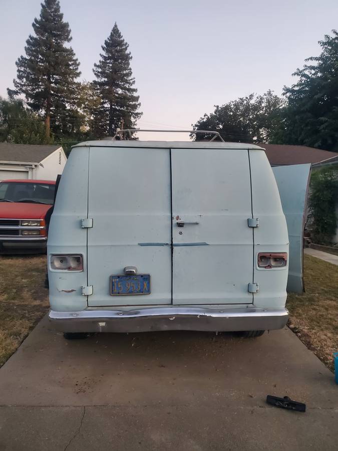 Dodge-van-1974-blue-1