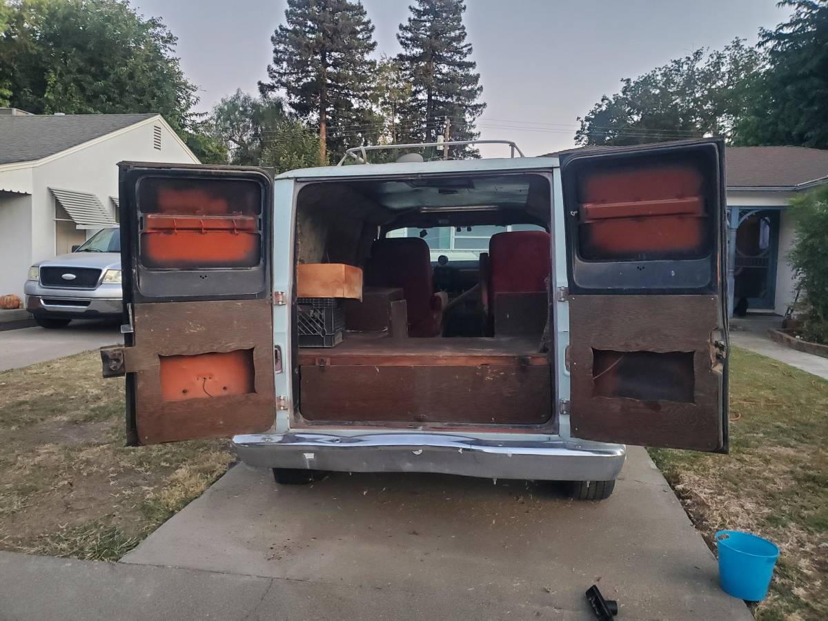 Dodge-van-1974-blue-4