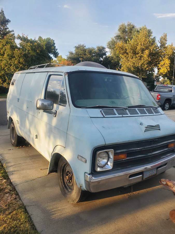 Dodge-van-1974-blue-5