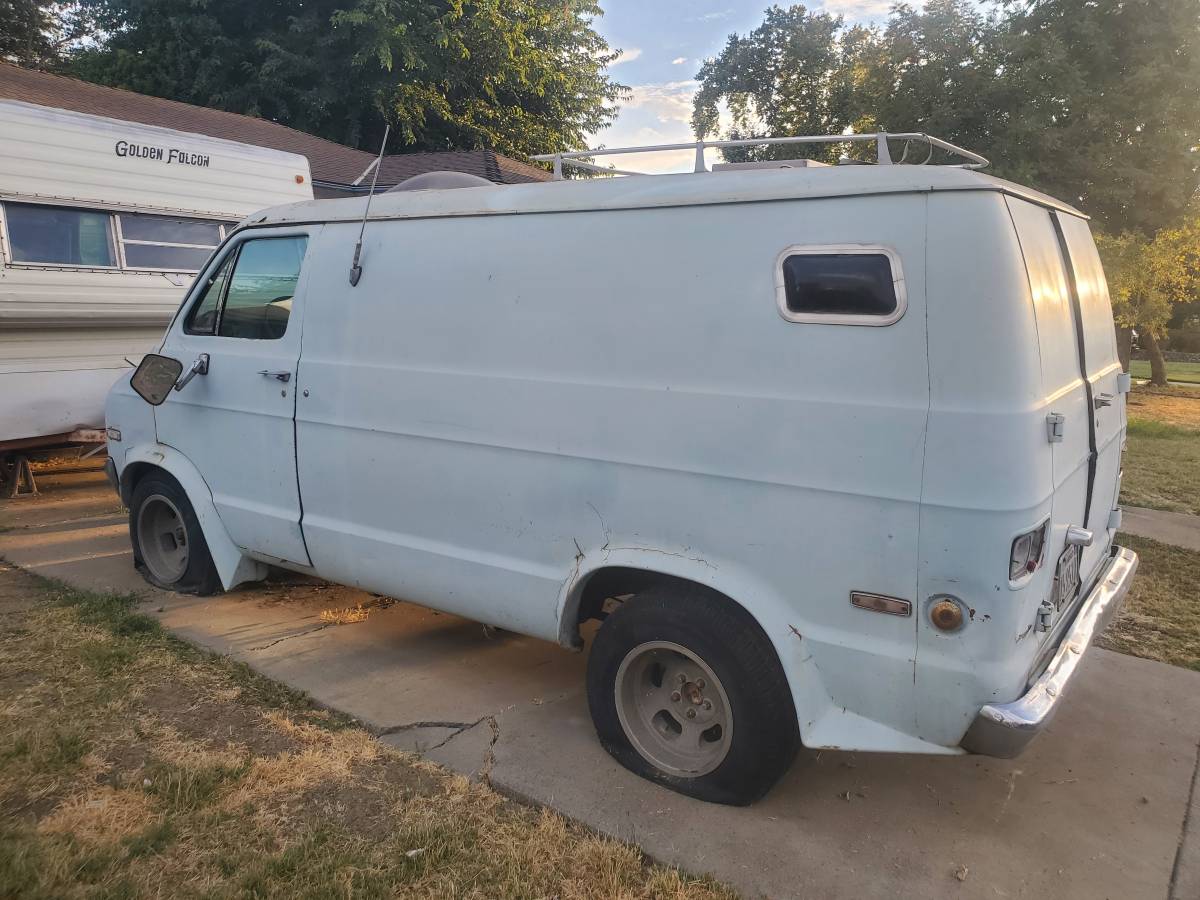 Dodge-van-1974-blue