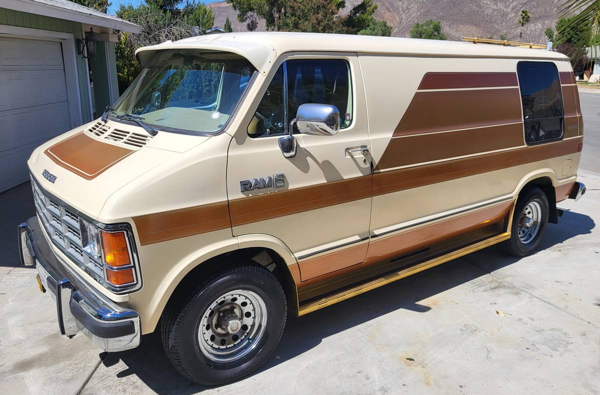 Dodge-van-ram-2500-1987-13