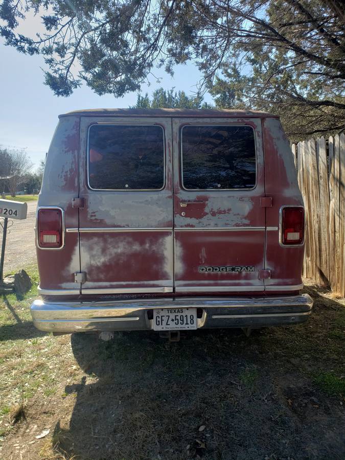Dodge-van-rmw-1987-red-1