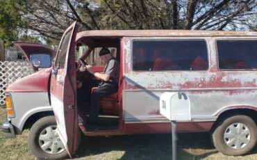 Dodge-van-rmw-1987-red-17