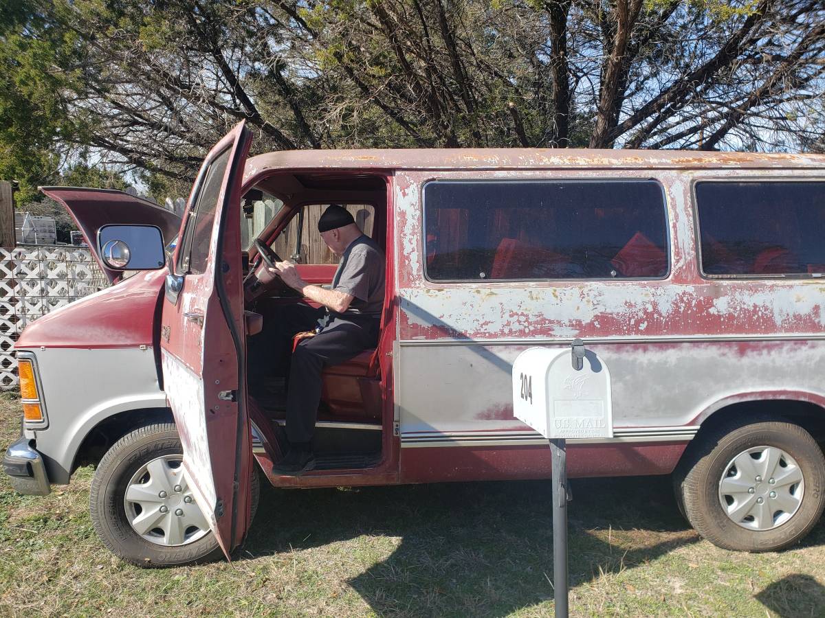 Dodge-van-rmw-1987-red-17