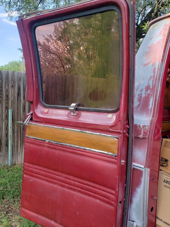 Dodge-van-rmw-1987-red-7