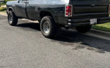 Dodge-w150-1983-black-2